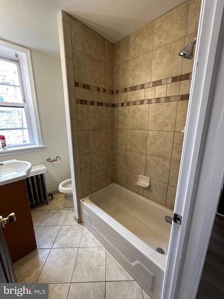 Building Photo - 2525 1/2 Edgemont Street Unit