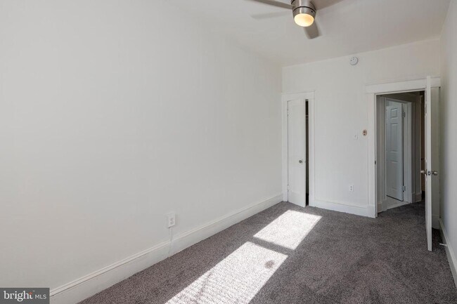 Building Photo - 3317 W Garrison Ave