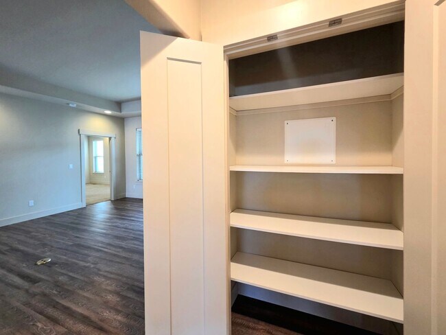 Building Photo - 1704/1706 Danny Boy Ln. Duplex