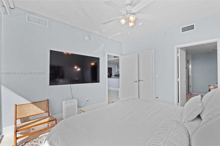 Building Photo - 888 Biscayne Blvd