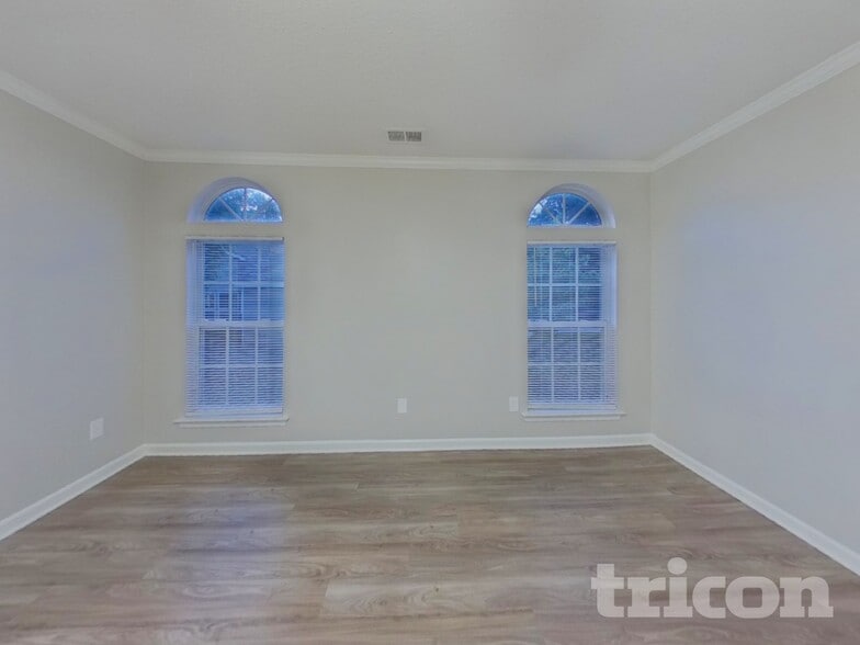 Building Photo - 149 Lantana Dr