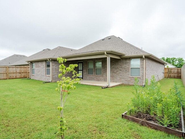 Building Photo - 1030 Riverside Dr