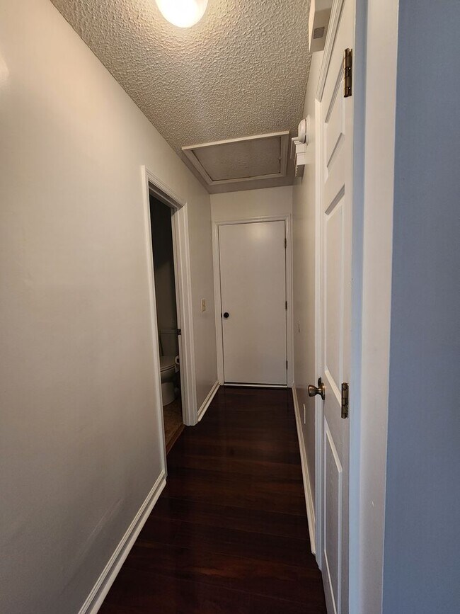 Building Photo - 908 Primrose Ln