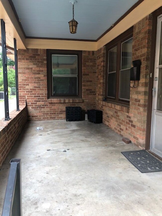 Building Photo - Charming 1-Bedroom Duplex in Historic Gate...