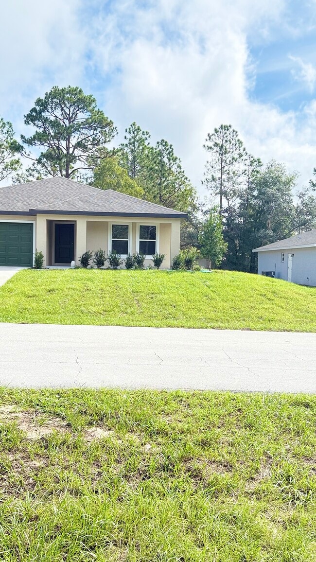 Building Photo - 9351 N Pineview Way