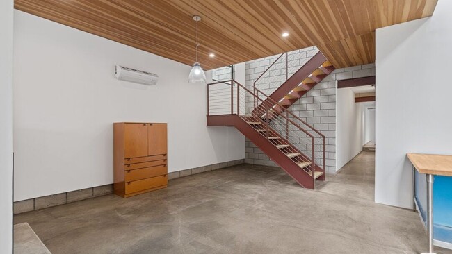 Building Photo - 712 Vernon Ave