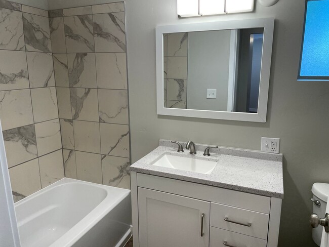 Building Photo - 359 N 400 E
