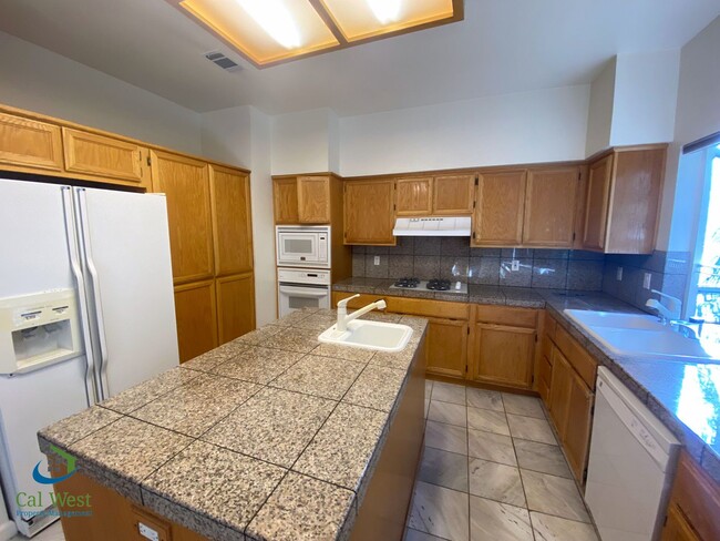 Building Photo - $6995-Amazing 4 Bed/3 Bath Home in Mtn. Vi...
