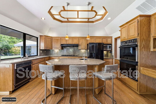 Building Photo - 618 Banister Ln