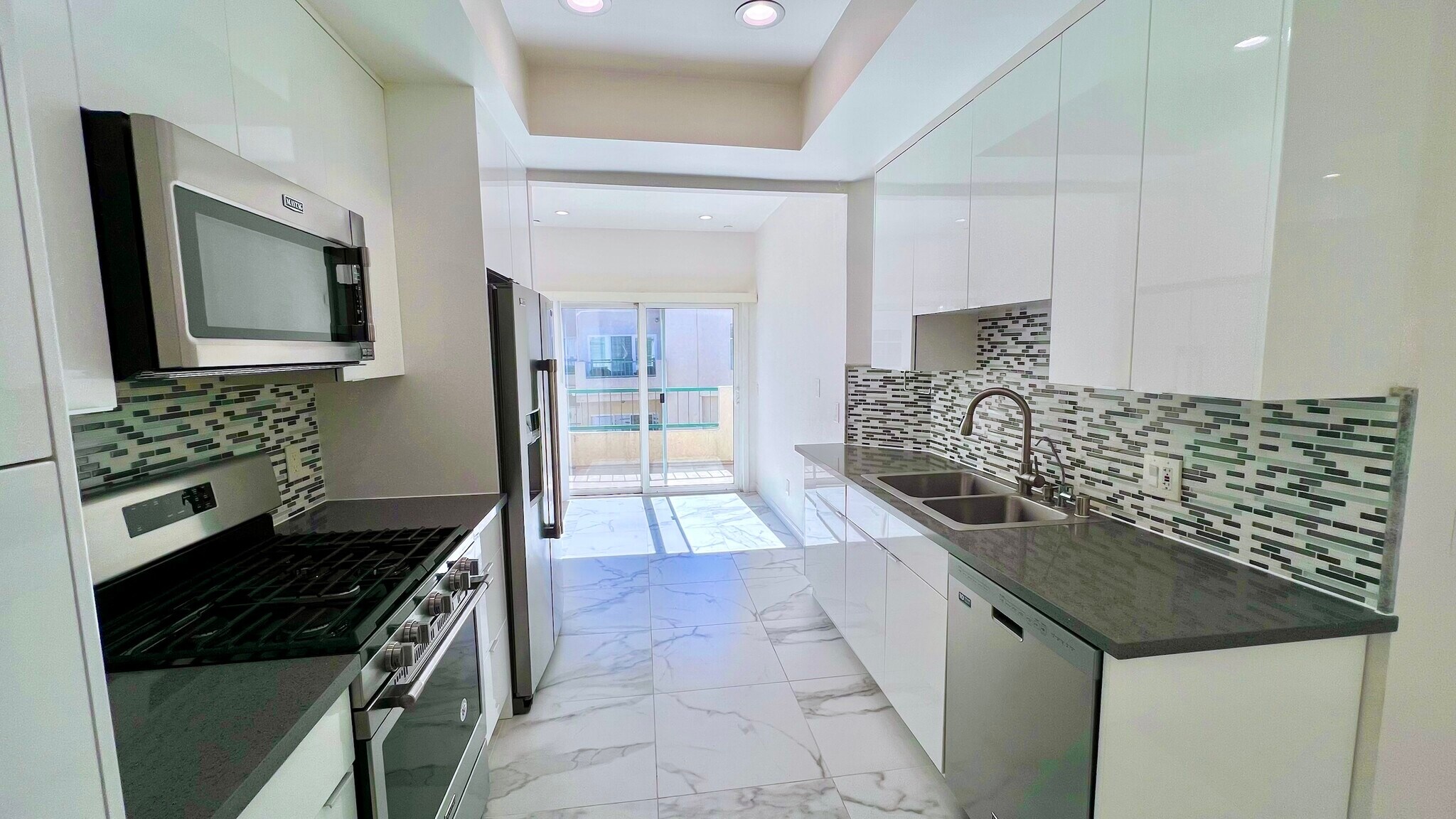 Building Photo - 5420 Sylmar Ave