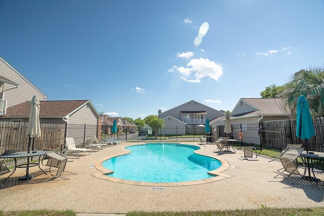 Building Photo - 14020 Schroeder Rd