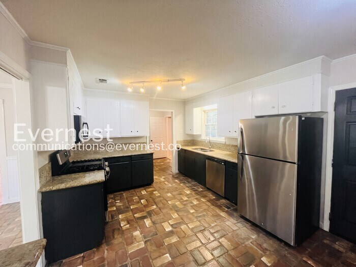 Building Photo - 114 Rollingwood Dr