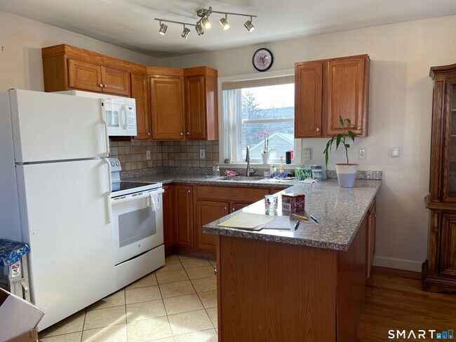 Building Photo - 41 Elmcroft Rd