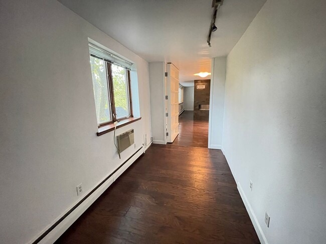 Building Photo - Beautiful Apartment with Gas fireplace on Lake Harriet