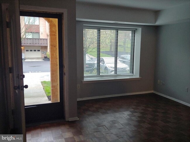 Building Photo - 214 Stonybrook Dr