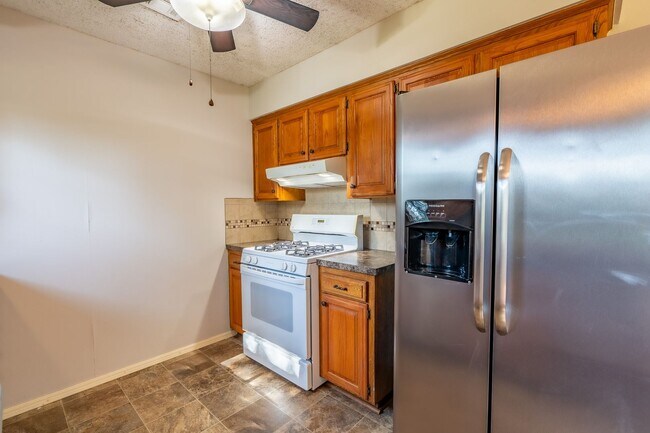 Building Photo - Stunning 3 Bed 1 Bath in amazing area