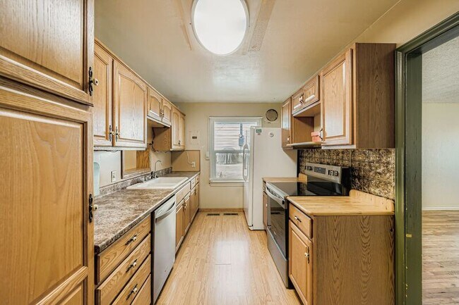 Building Photo - 515 W San Miguel St