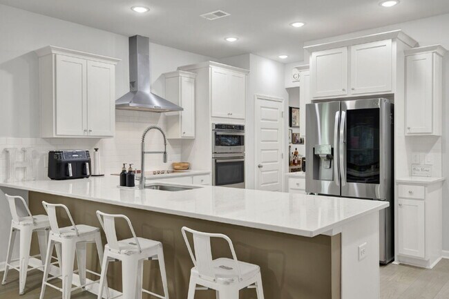 Building Photo - 120 Binscombe Ln