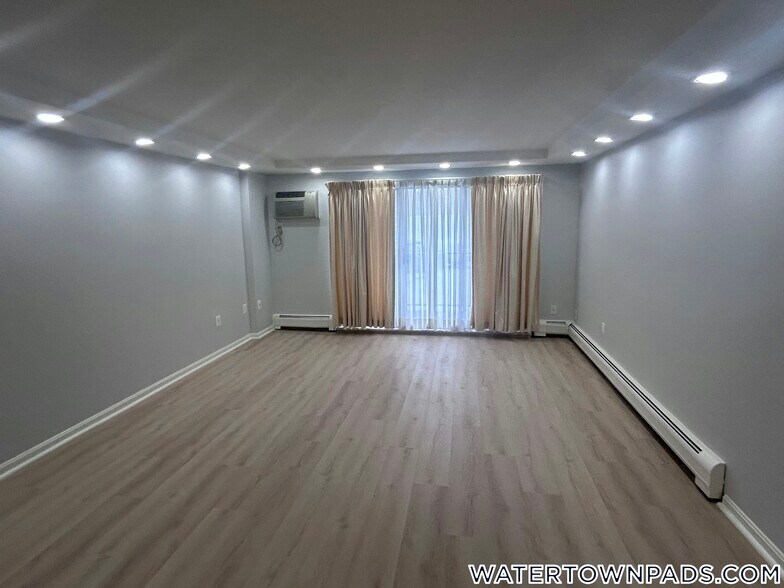 Building Photo - 131 Coolidge Ave