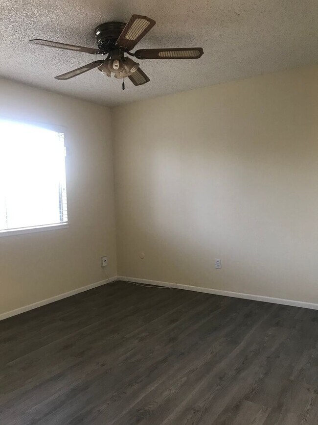 Building Photo - Cozy Grand Terrace Home