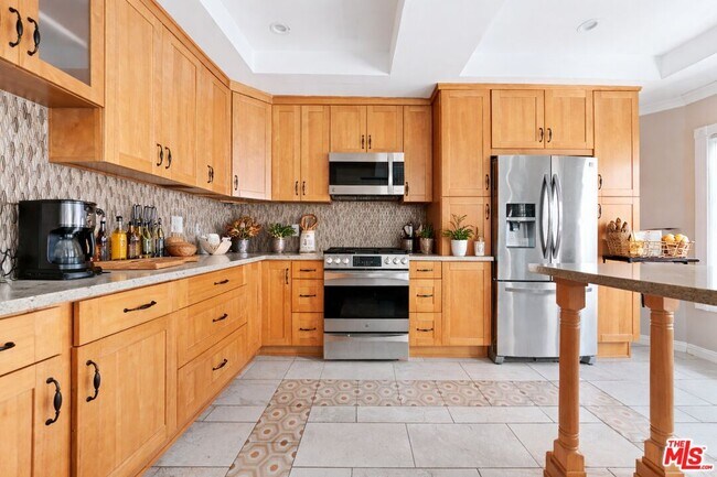 Building Photo - 14937 Dickens St