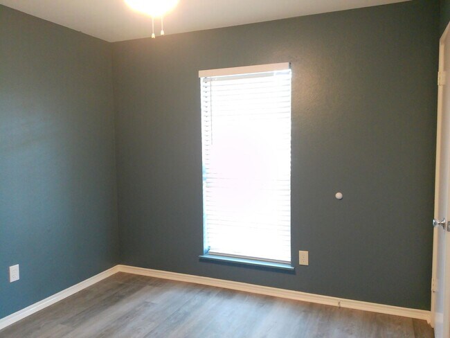 Building Photo - 2600 Alana Ln