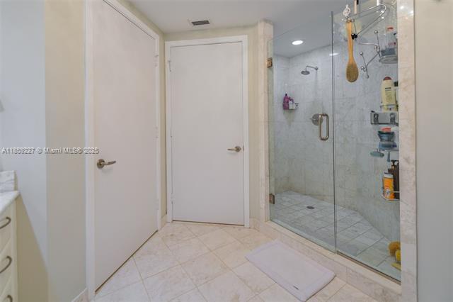 Building Photo - 1331 Brickell Bay Dr
