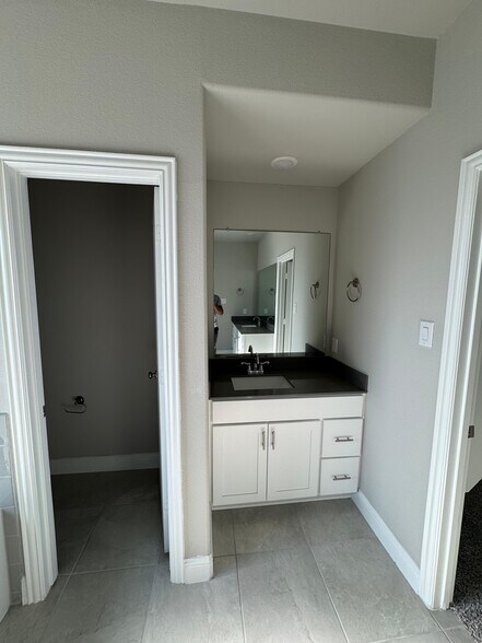 Building Photo - 500 Hoot Owl Hl