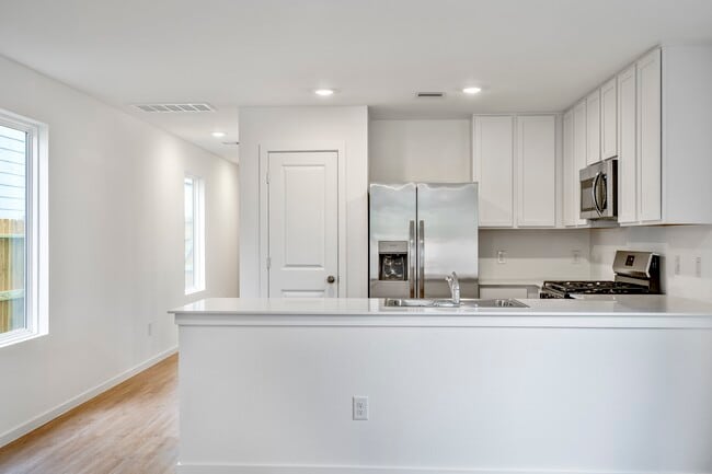 Building Photo - 21463 Carosella Dr