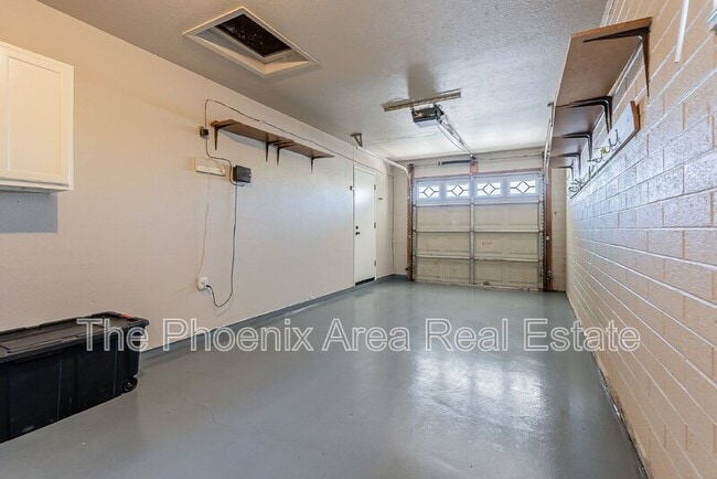 Building Photo - 1102 N 72nd Pl