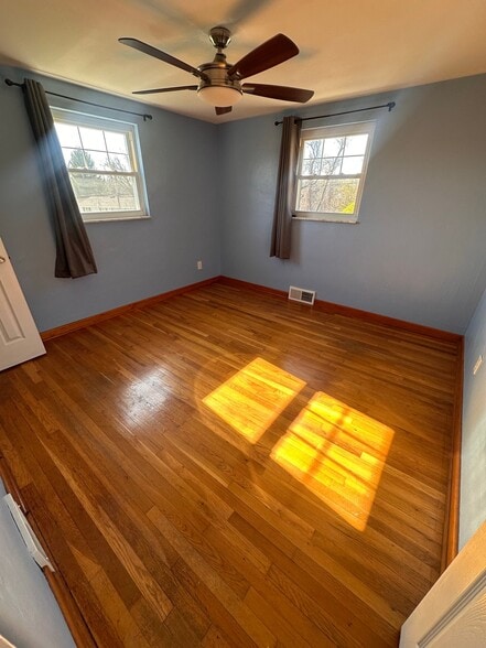 Building Photo - 206 Valley Vale Dr