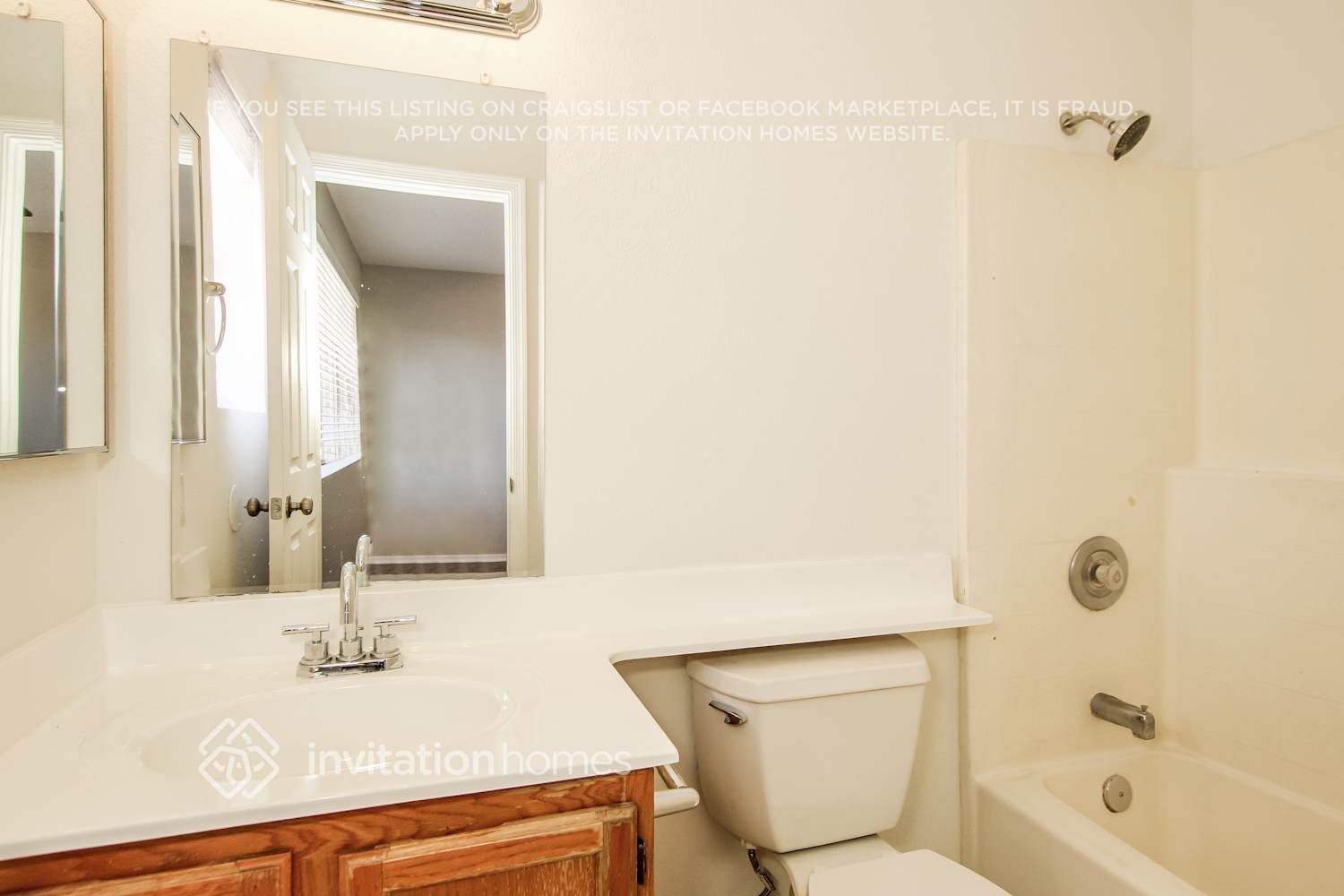 Building Photo - 8714 W Lawrence Ln