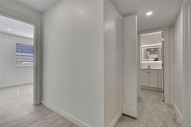 Building Photo - 10986 W Tidewater Cir