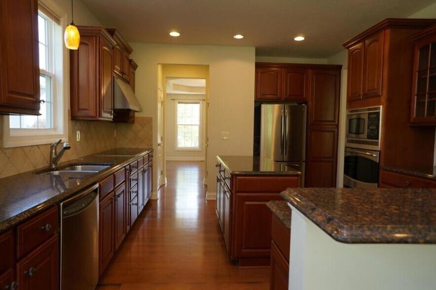 Building Photo - 8616 Maple Leaf Ct