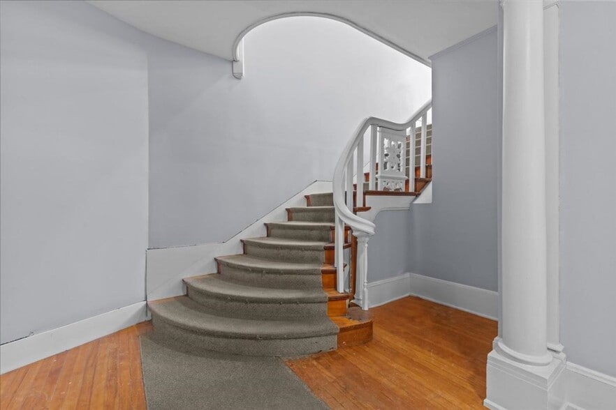 Building Photo - 207 S Union St