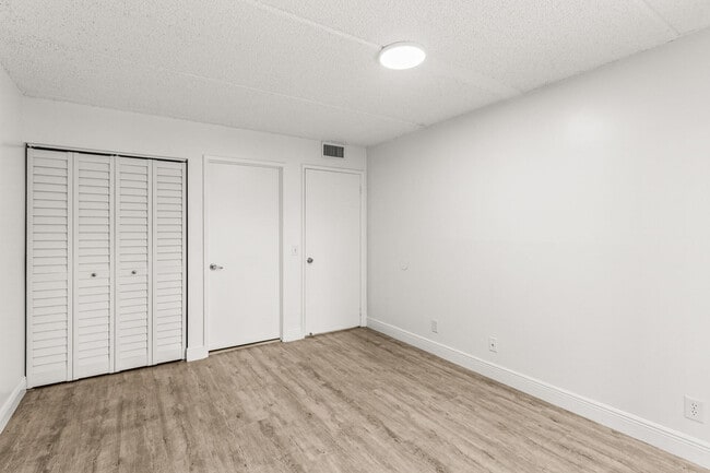 Building Photo - 507 Meadows Cir