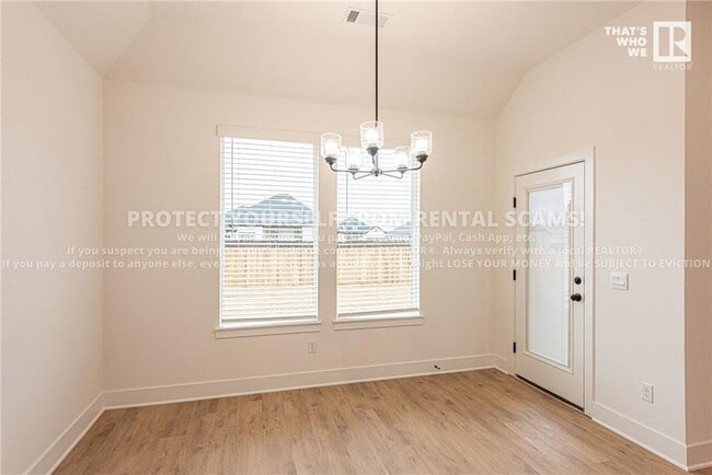 Building Photo - 566 Mcleod Dr