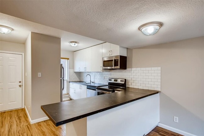 Building Photo - 3818 Southway Dr