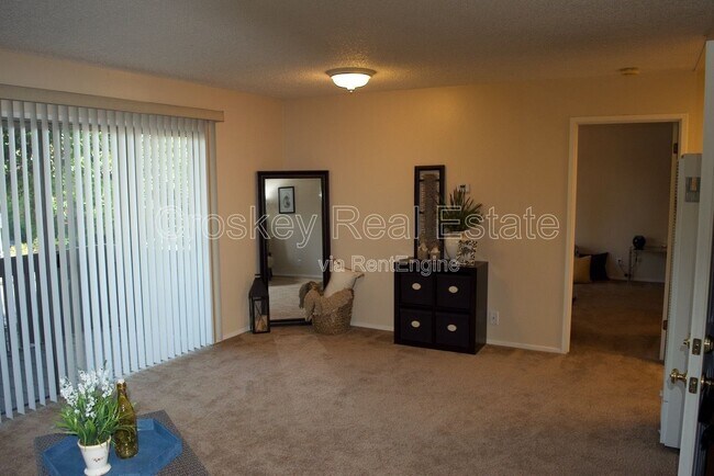 Building Photo - 1250 Escobar St