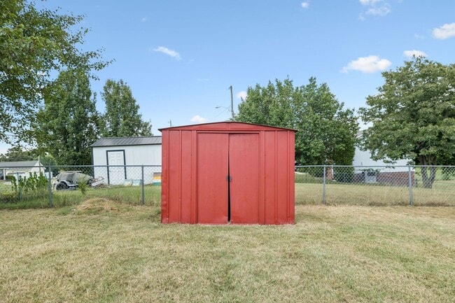 Building Photo - 1073 Bobcat Dr