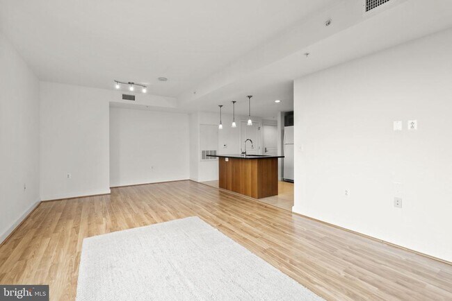 Building Photo - 2451 Midtown Ave