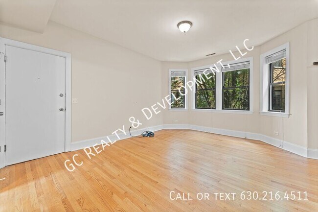 Building Photo - 7635 N Greenview Ave