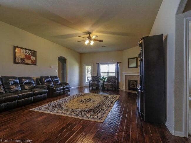 Building Photo - 1720 Harvest Bend Ln