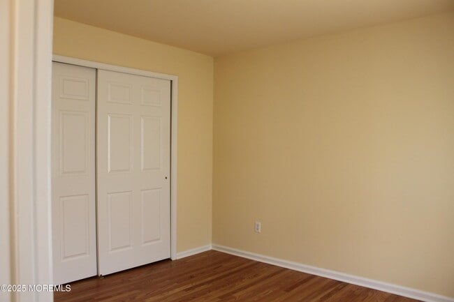 Building Photo - 1529 Windward Ave