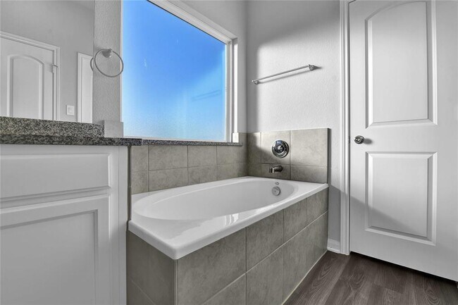 Building Photo - 13010 Laura Lake Dr