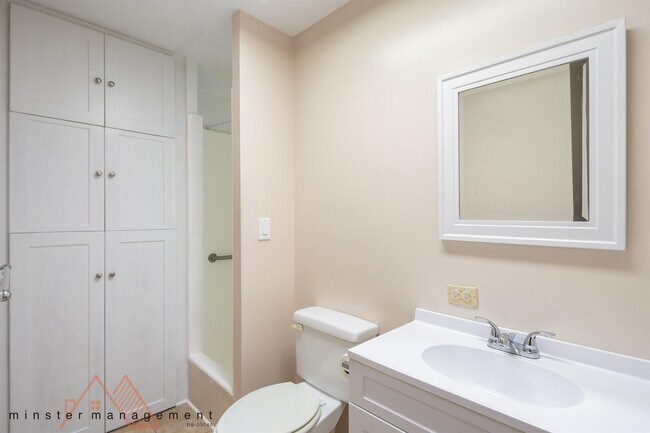 Building Photo - 14 Aulike St