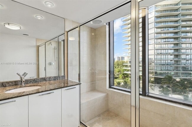 Building Photo - 4 br, 5.5 bath Condo - 18911 Collins Ave A...