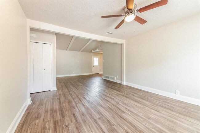 Building Photo - 1406 Ridgecrest Dr
