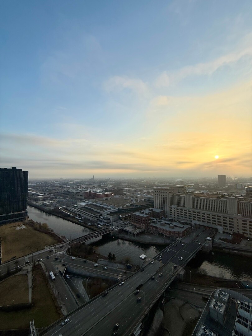 Building Photo - 235 W Van Buren St