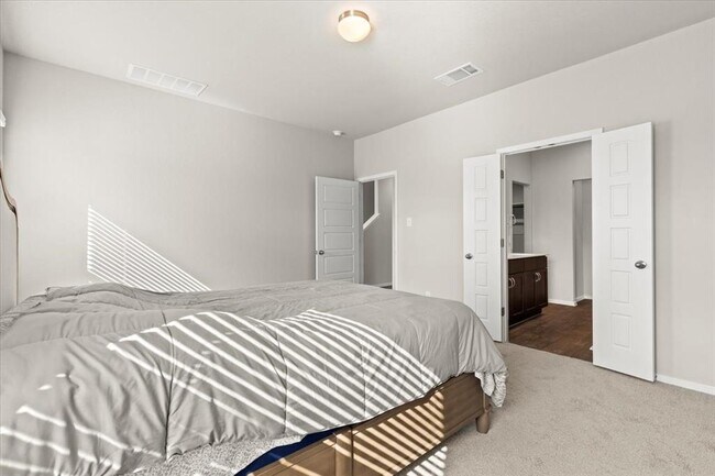 Building Photo - 1296 Teychas Dr
